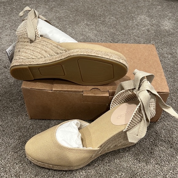 Spring Lace Up Shoes - Picture 2 of 5